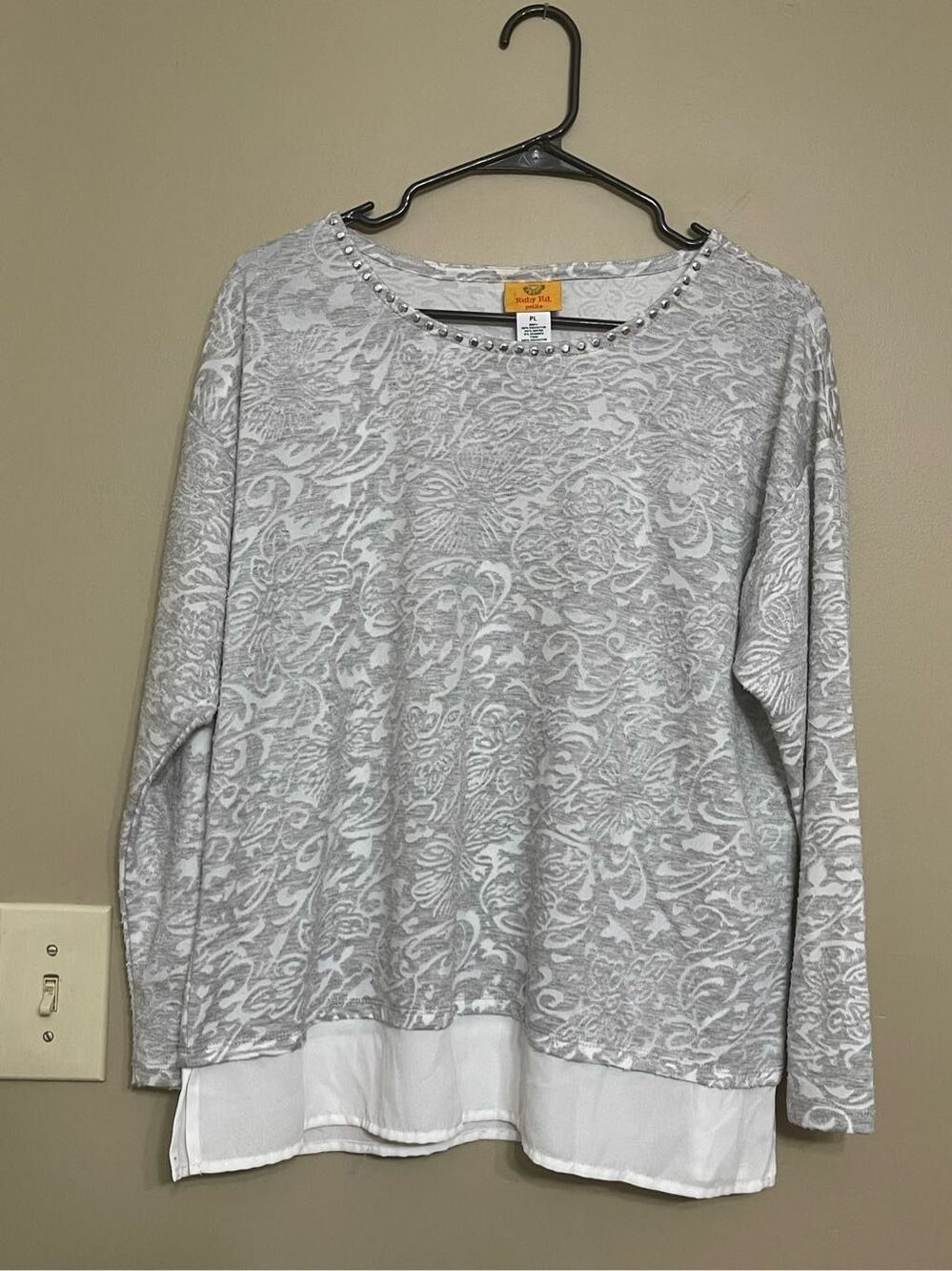 LAST CHANCE Ruby Rd Womens Grey White Blouse Silver Embellishments Petite Large